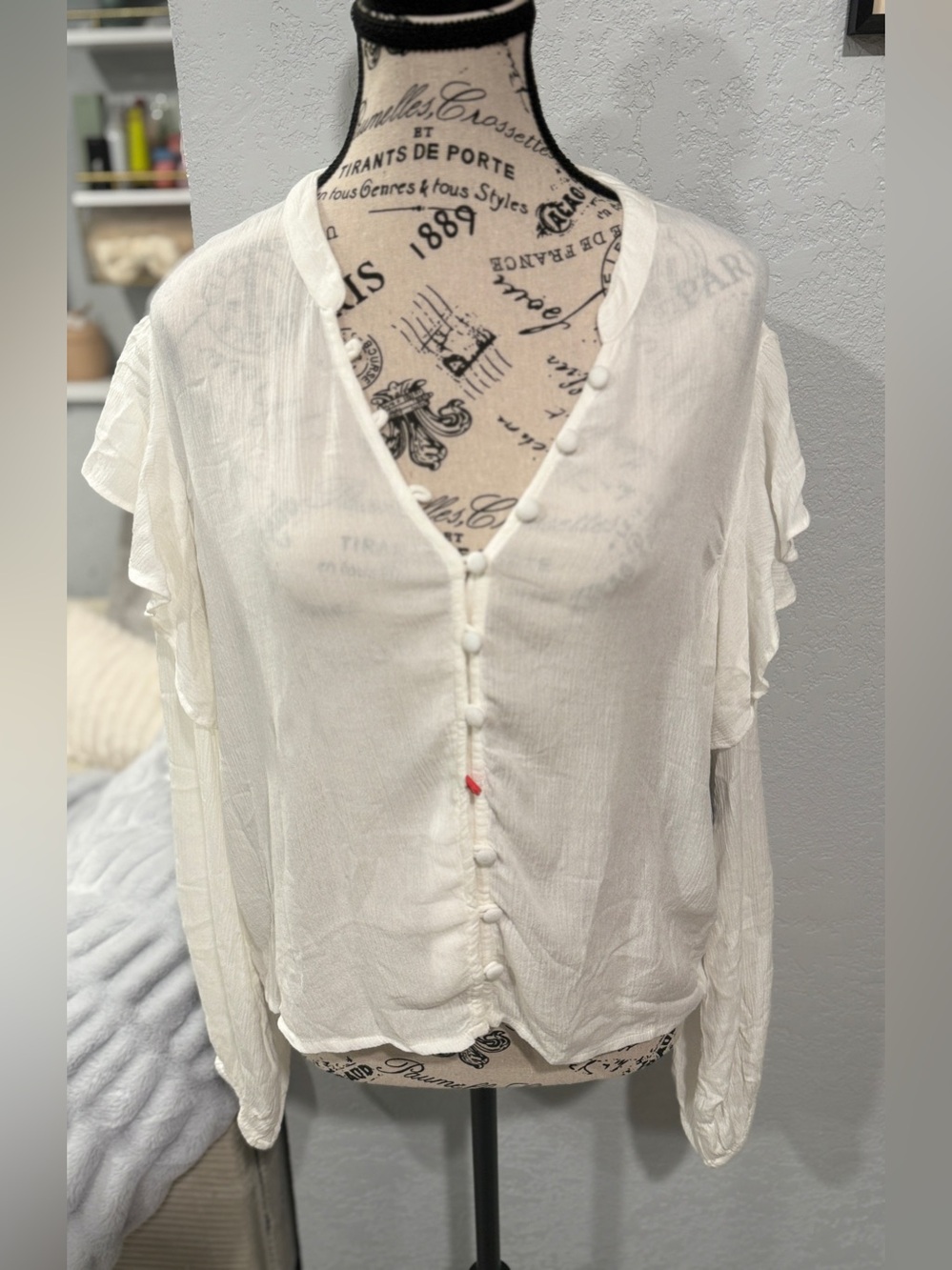 Amuse Society Beach Vida Bling White Ruffle Sleeve Button Front Blouse M NWT - Picture 4 of 15
